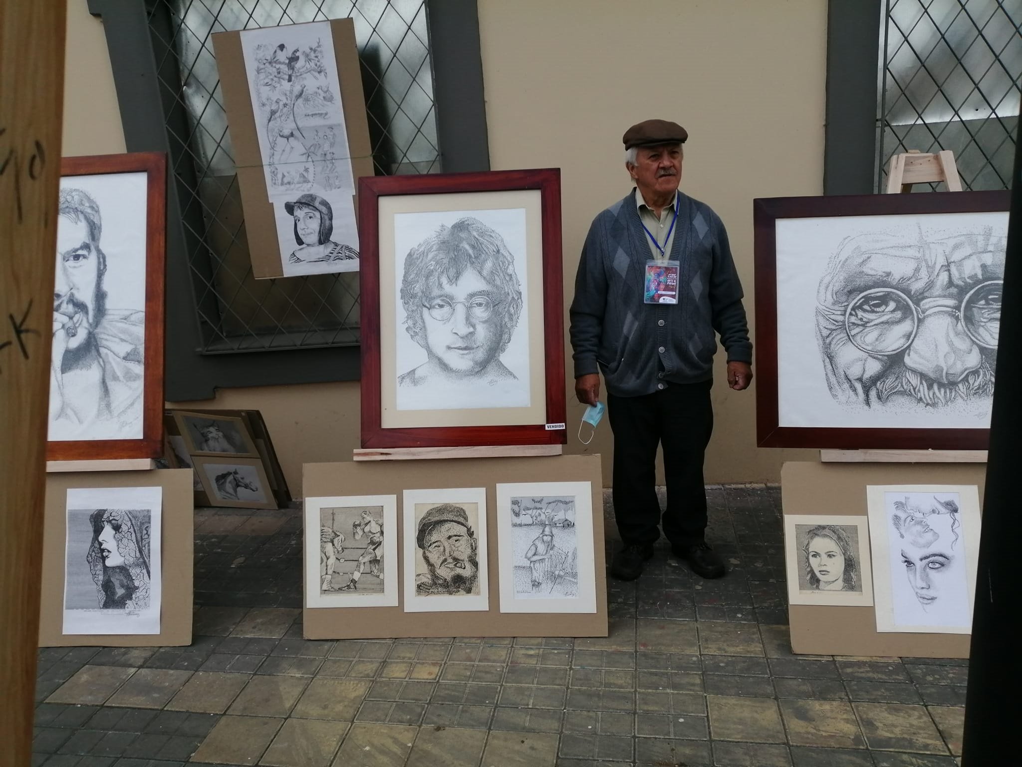 Jairo Martínez Zarama, maestro que transforma las teclas de una máquina de escribir en retratos, paisajes y mándalas únicos.
