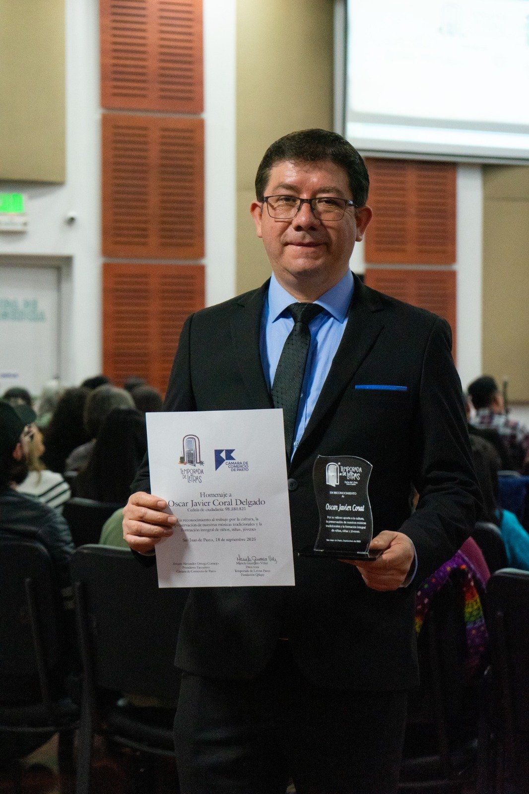 Oscar Javier Coral, artista y formador musical.