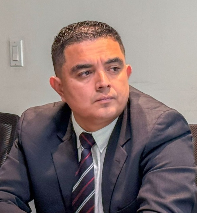 César Sánchez, gerente.