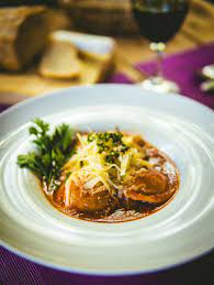 Devorar libros, el mejor hábito del cocinero y salsas para Navidad cualquier cena de fin de año puede transformarse