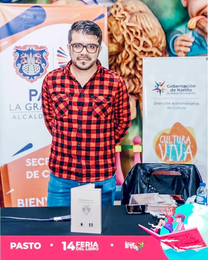 Jonathan España, escritor.