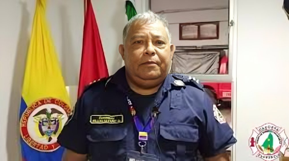 Bomberos rescatan niña desaparecida