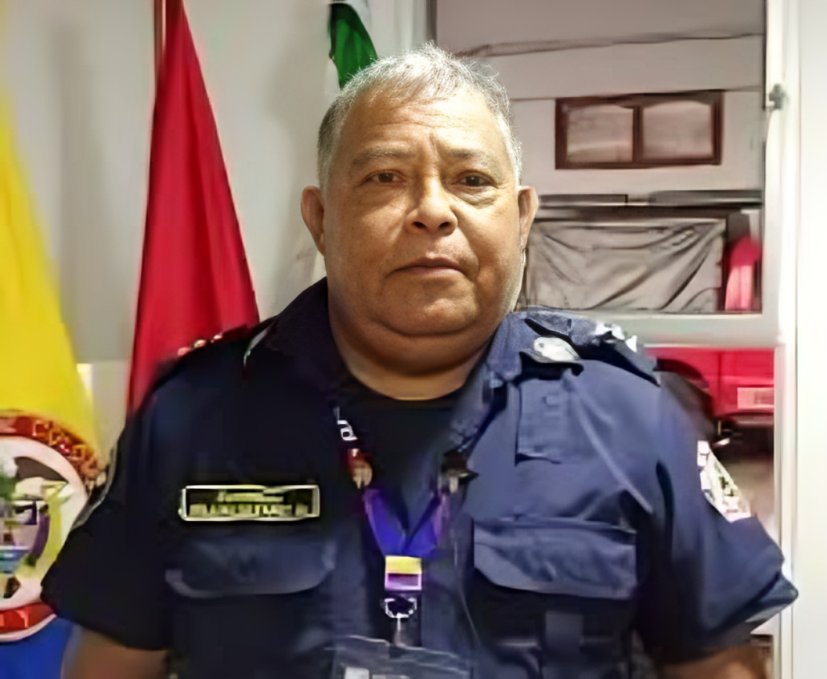 Moto incendiada en vía publica