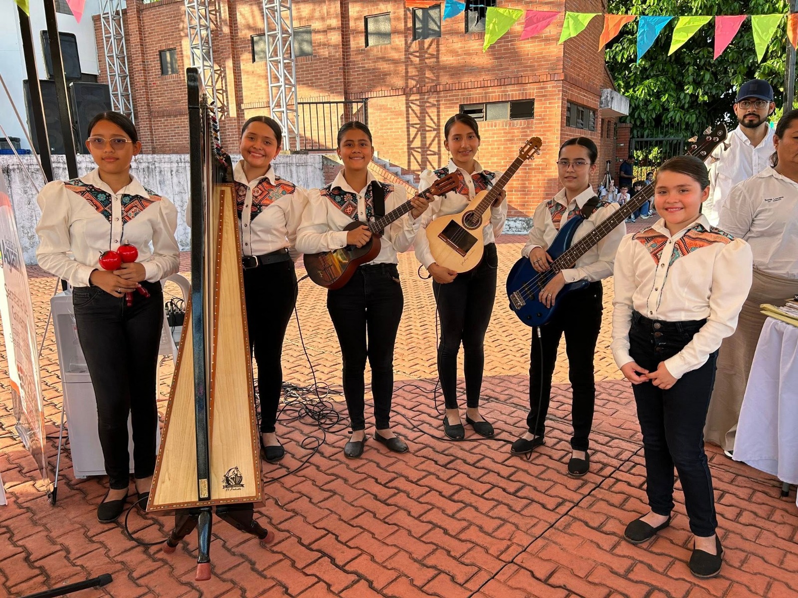 “Las Reinas del Joropo”, un colectivo femenino de Aguazul que promueve y preserva el joropo llanero, integrando música, danza y tradición con una visión contemporánea y educativa.