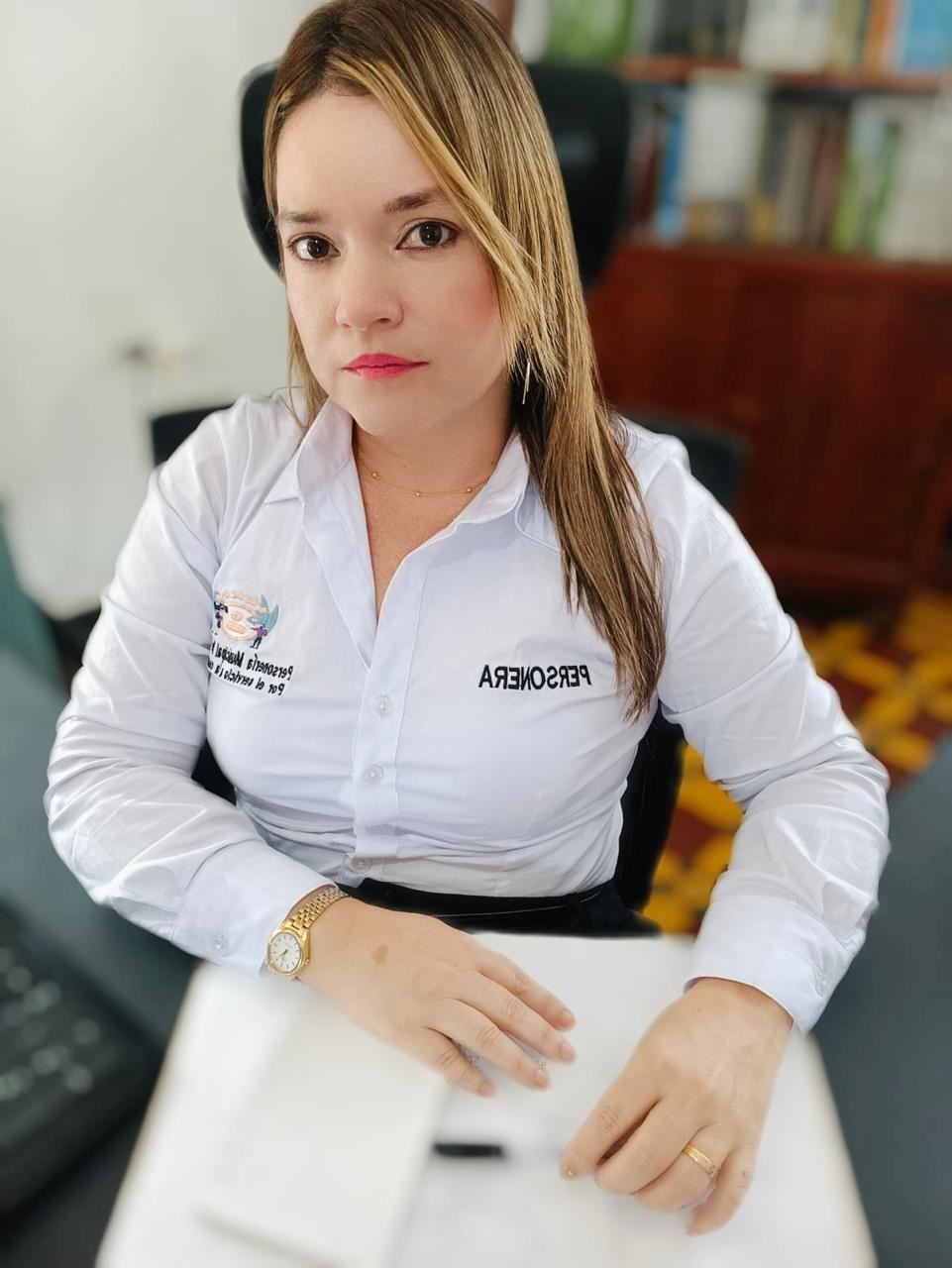 MINGA INTERVIENE VÍA EN ABANDONO