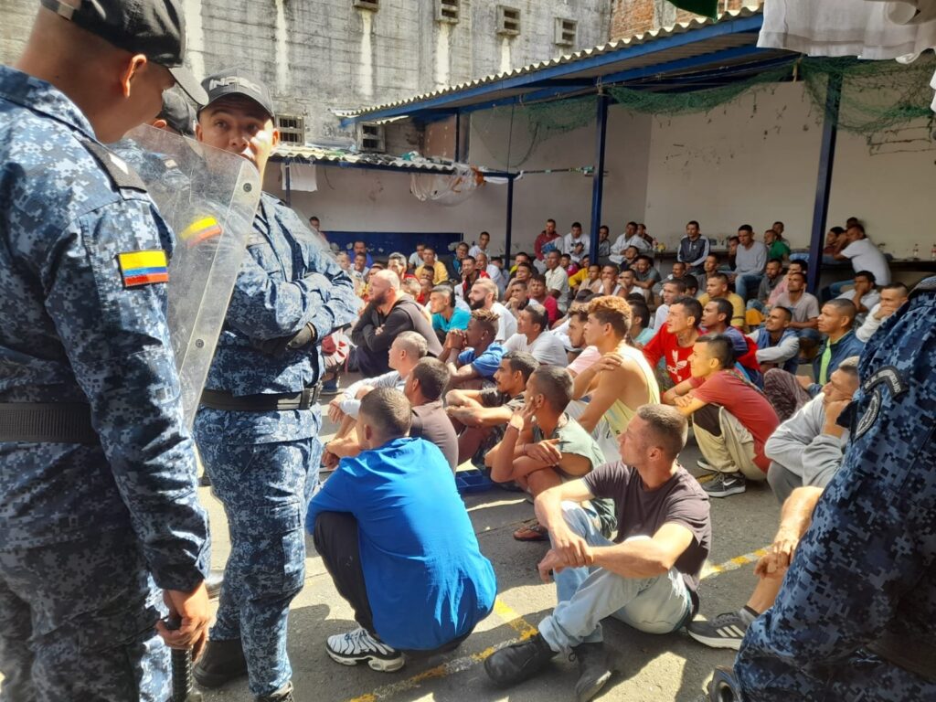 GOLPE AL CRIMEN CARCELARIO