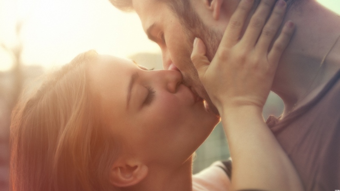 UnDíaComoHoy- Día Mundial del Beso- Amante- Gleend- 13Abr-