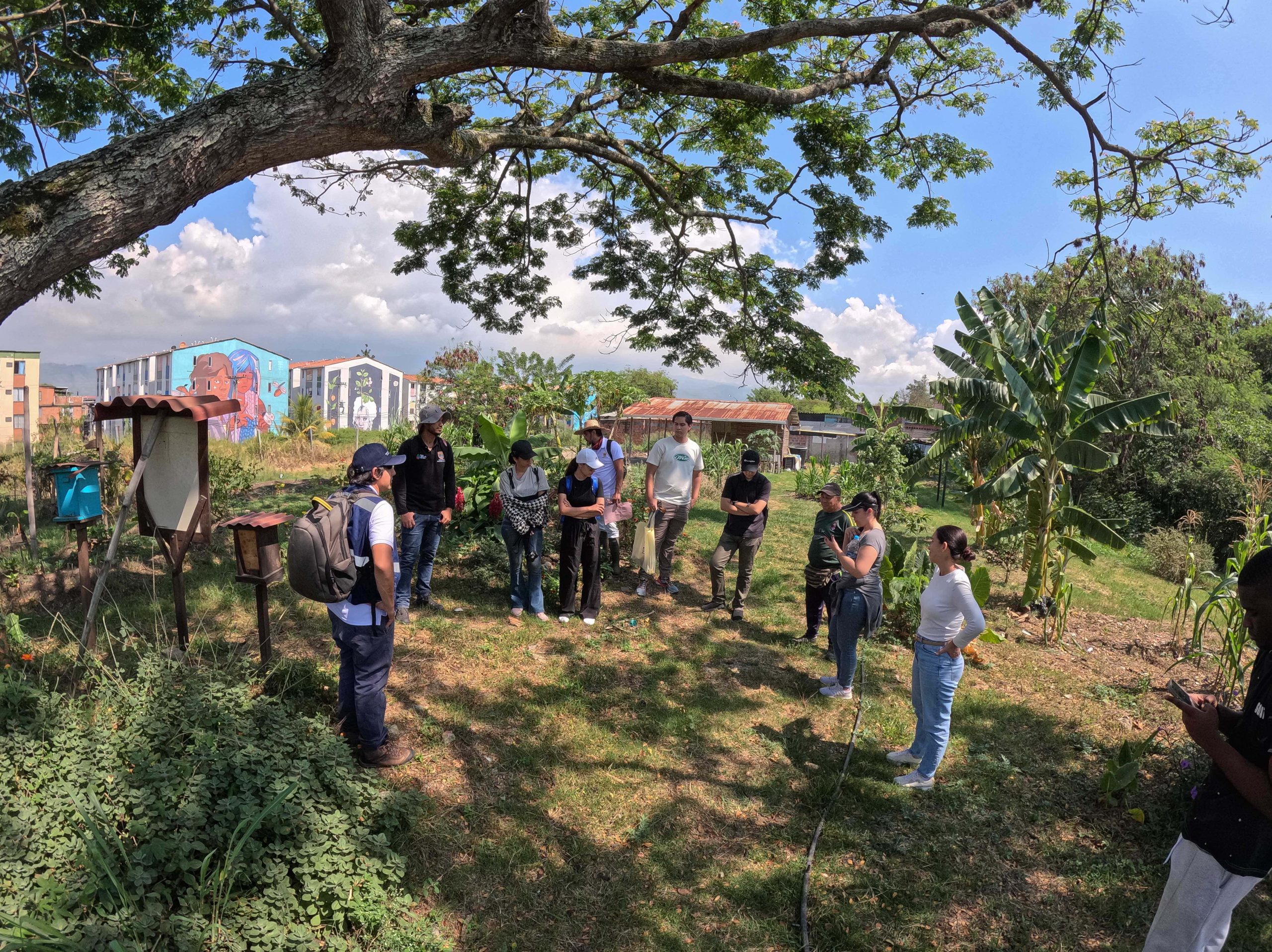 El jarillón del río Cauca se convirtió en un aula abierta para estudiantes