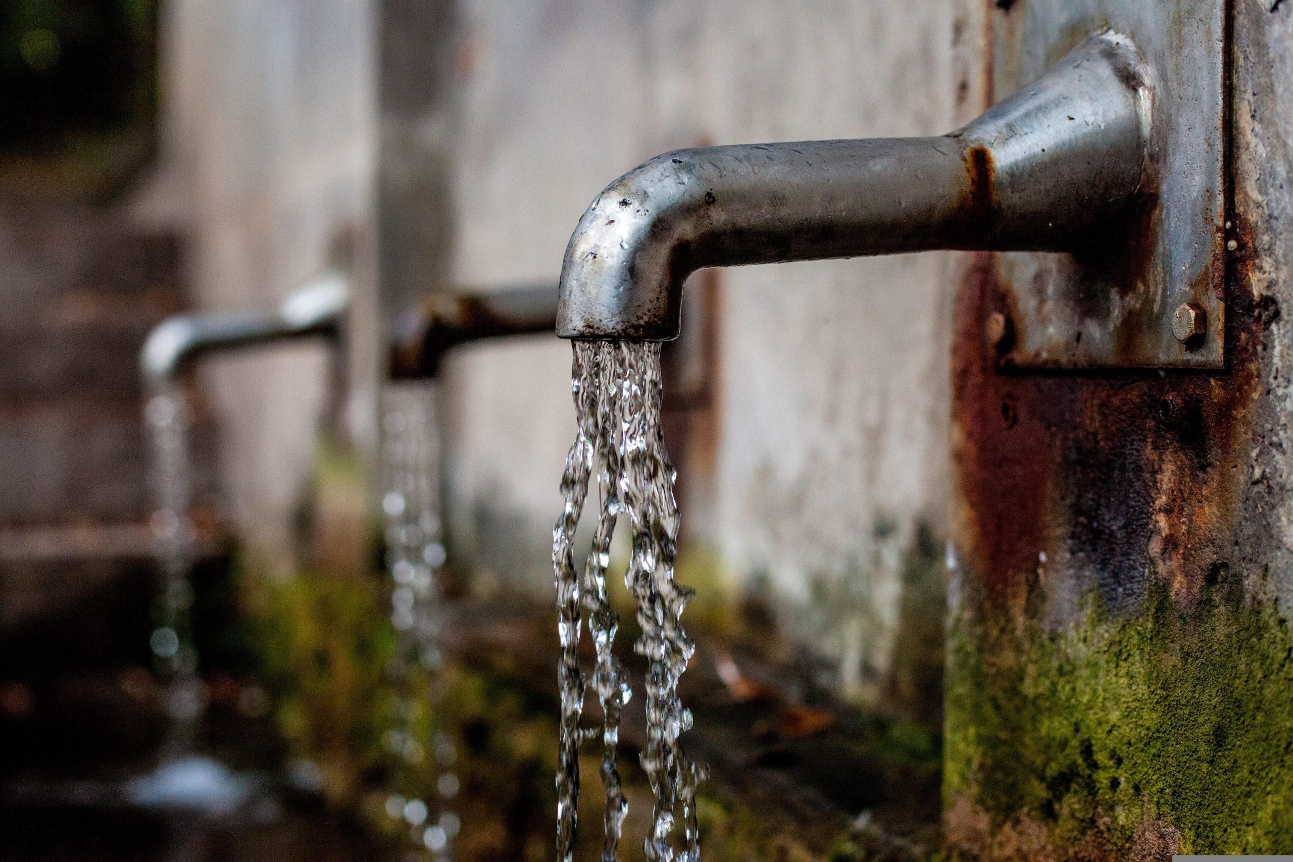 Habitantes de Tuluá denuncian constantes fallas en el servicio de agua en barrio La Esperanza