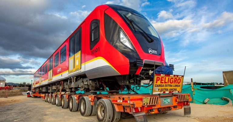 En fotos llego decimo tren, linea 1 del Metro de Bogota.