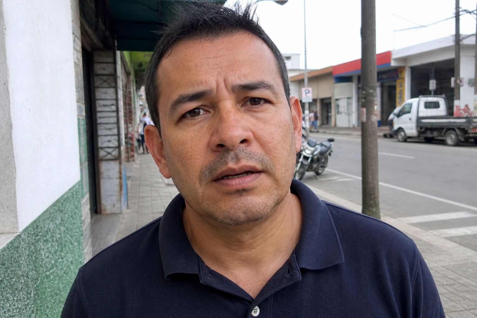 Huecos y deterioro vial afectan movilidad en el centro de Cali