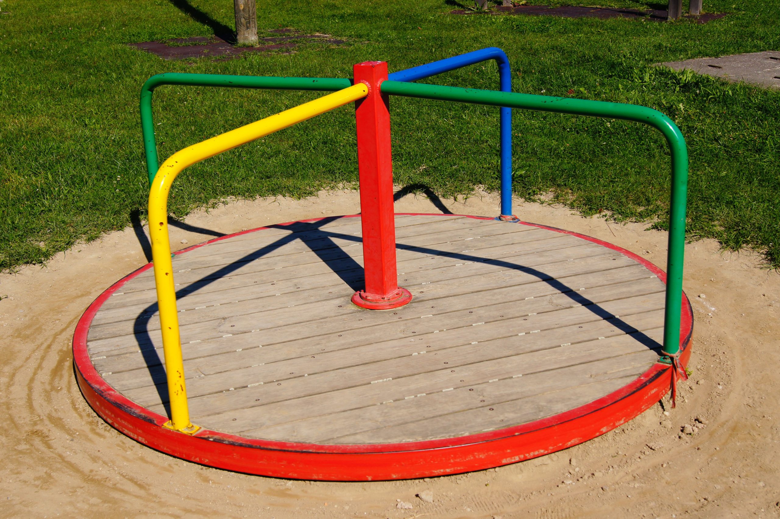 Comunidad denuncia deterioro de parque infantil en Guacarí