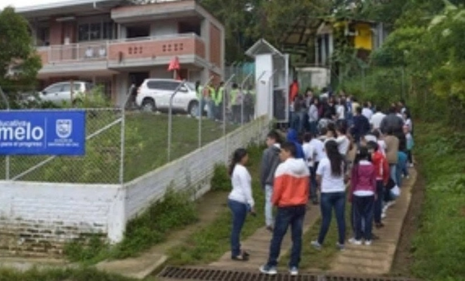 Alcaldía de Cali acompaña a estudiantes y familias luego de accidente de ruta escolar en Villacarmelo