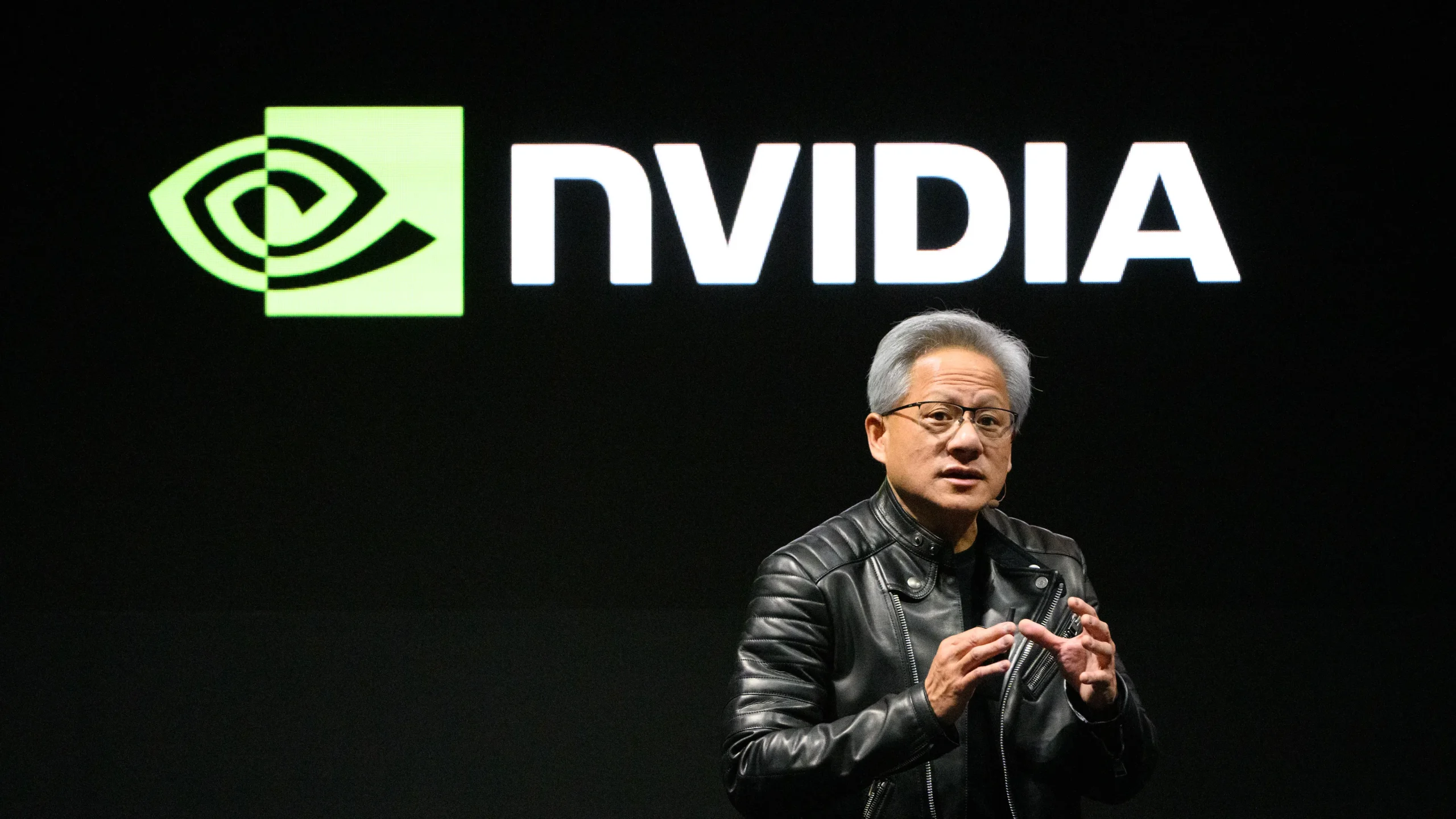 NVIDIA factura $215.000 millones — y el gaming solo aporta el 7%. La transformación ya es oficial
