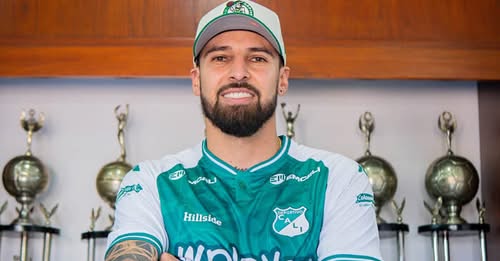 FIRME EN SU PRIMER PARTIDO