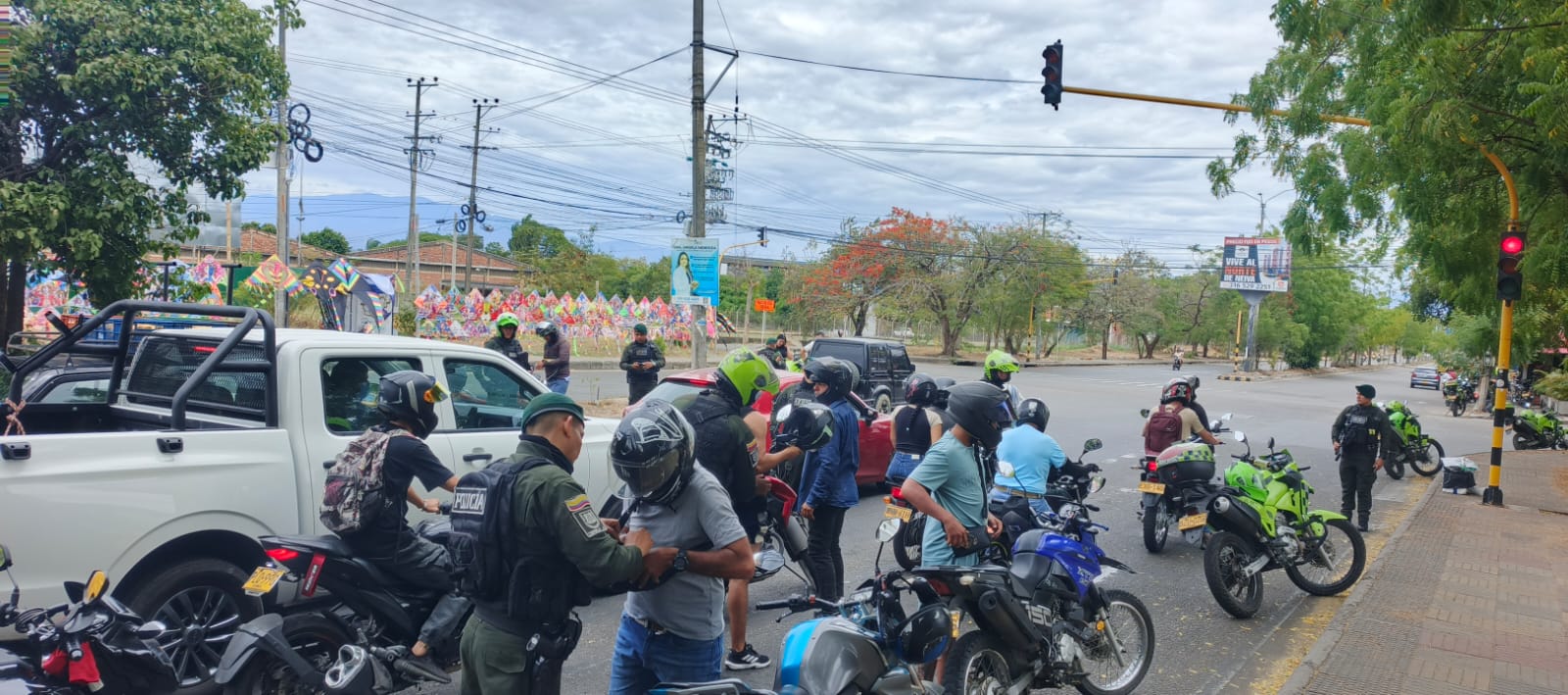 HALLAN MARIHUANA EN VEHÍCULO