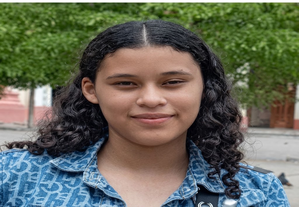 BUSCA A ADOLESCENTE DESAPARECIDA
