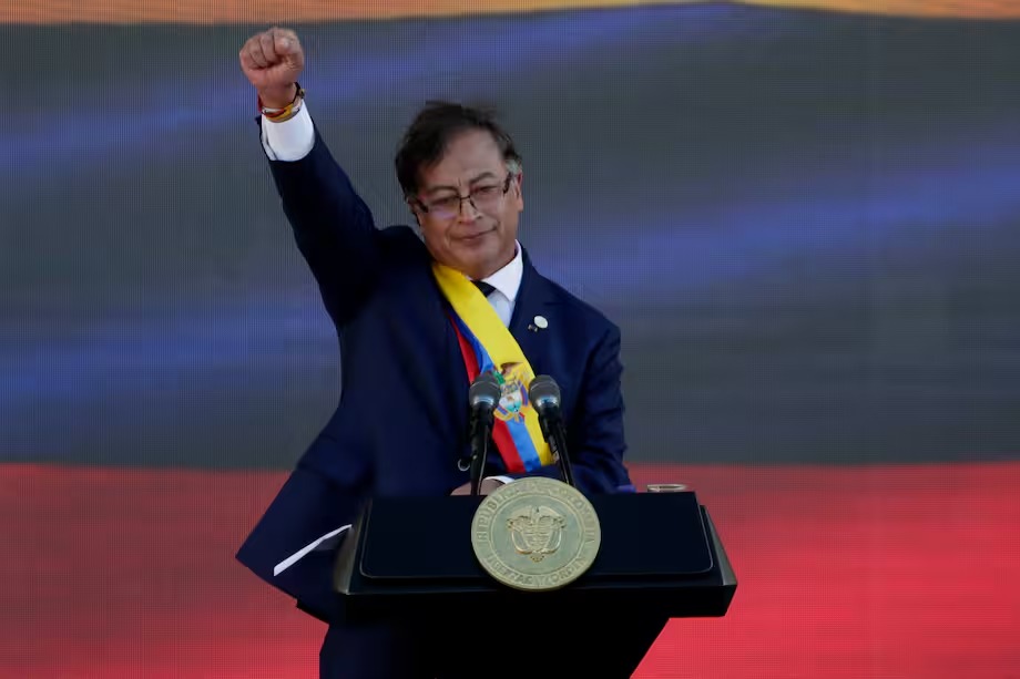 Gustavo Petro concluye hoy dejando un país más endeudado.