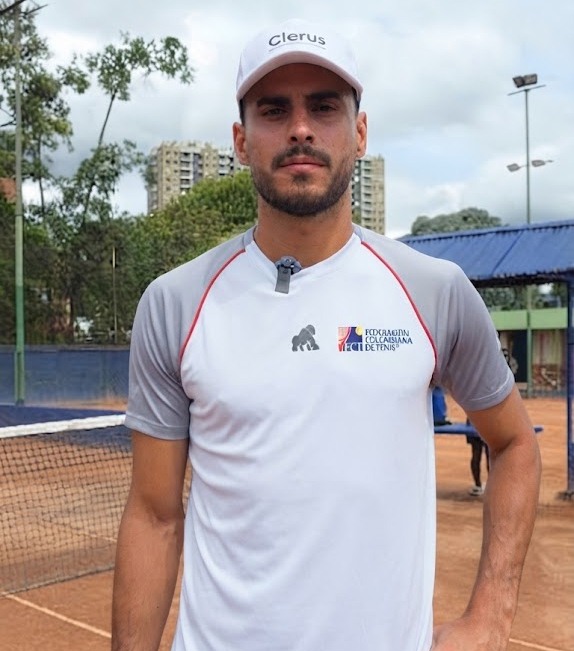 EL TENIS DEBUTÓ CON VICTORIA